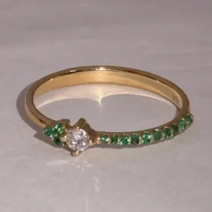 anillo lumen oro, diamante y halo de esmeraldas
