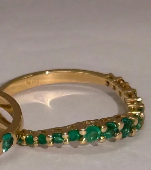 anillo oasis oro y esmeraldas