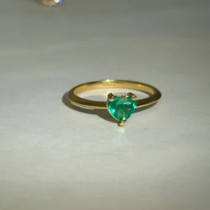 anillo corazón de gaia oro y esmeralda